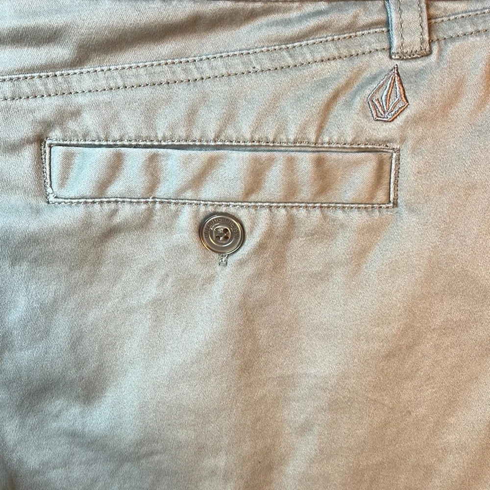 Volcom Shorts 3 - Picture 3 of 7